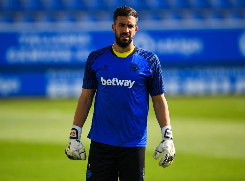 Leeds and Southampton are showing interest in Alaves goalkeeper Fernando Pacheco. The Saints are willing to pay £8million for his services, a figure Leeds “would also negotiate”. (GOL Digital via HITC)
