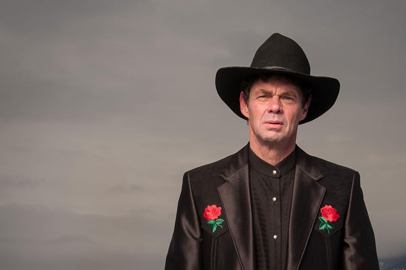 Rich Hall mixed humour with music - he even referenced Kirkcaldy in one song!