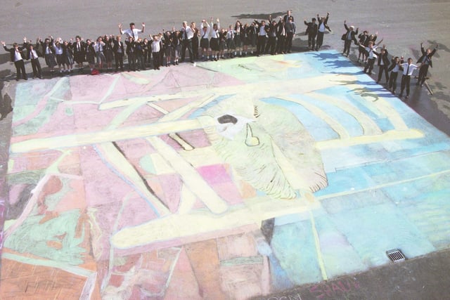 A massive chalk pavement replica of Van Gogh's Chair and Pipe was put together by children at Southmoor School.  But in which year?