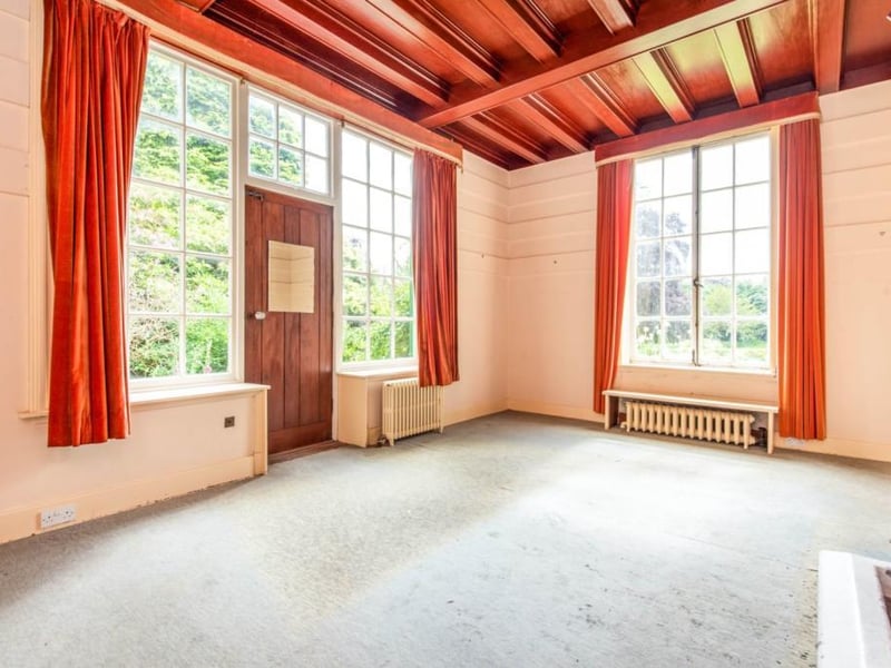 Reception room 5.