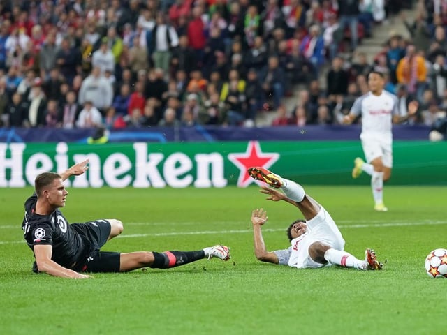 Newcastle United are reportedly considering a move for Lille centre-back Sven Botman. (The Athletic)
(Photo by Christian Kaspar-Bartke/Getty Images)