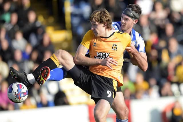 Sheffield Wednesday man mountain Ben Heneghan grapples with Cambridge United man Joe Ironside. Pic: Steve Ellis.