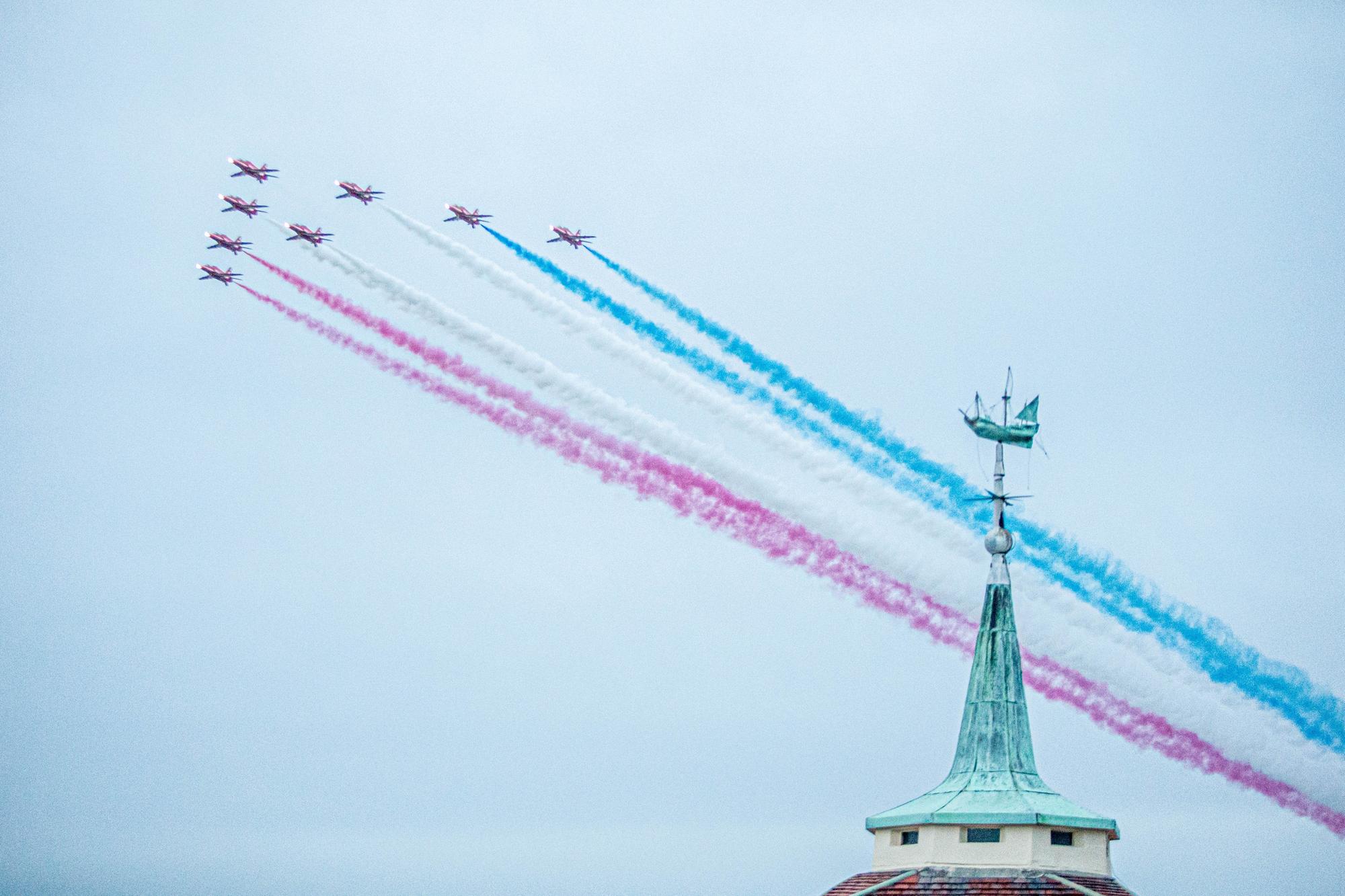 Red Arrows flying above Portsmouth Harbour on Wednesday 20th October 2021. Picture: Habibur Rahman