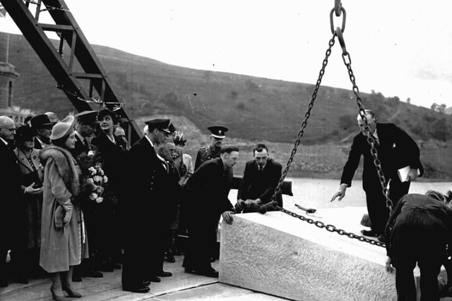The final piece lifted in to place in front if their majesties the King and Queen in 1947