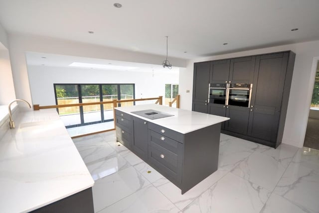 The kitchen has a modern finish, with a breakfast bar at the kitchen island.
