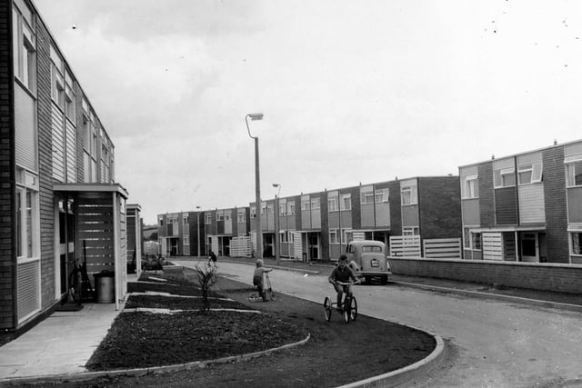 Batemoor Close, Jordanthorpe on August 1965. Courtesy of Picture Sheffield