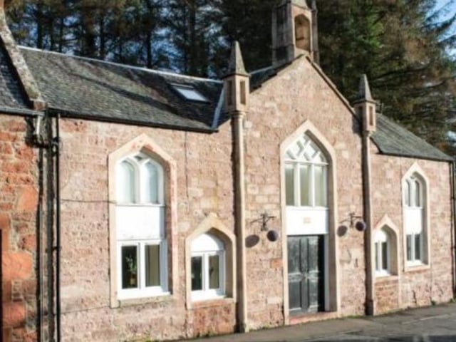 This spacious two bedroom apartment forms part of an impressive church conversion, found within the popular village of Bridge of Earn. The apartment is found on the first floor of this former church which was converted into 6 apartments, over two floors. The building is C-listed and has kept its exterior period character along with its Gothic style windows. Listed on Rightmove for 115,000 GBP