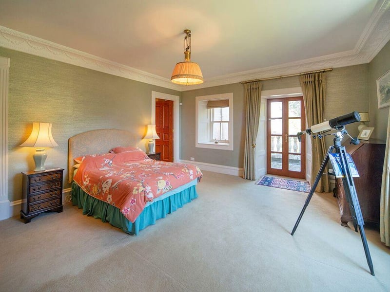 Principal bedroom.