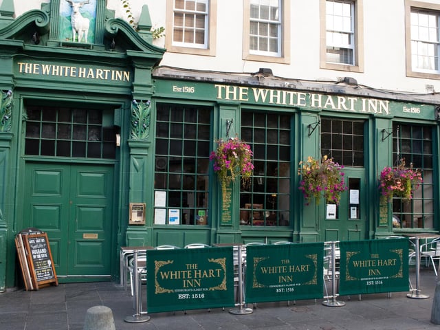A) The White Hart Inn (Pictured)
B) The Sheep Heid Inn
C) The Oxford Bar
D) Deacon Brodie's Tavern
