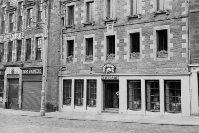 The exterior of the Beehive pub and restaurant on the Grassmarket in August 1959.