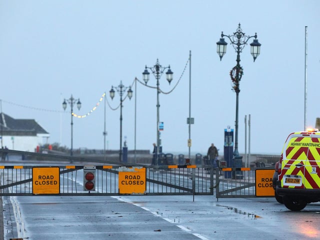 Clarence Esplanade, Southsea, is closed after Storm Barra. Picture: Chris Moorhouse   (jpns 071221-12)