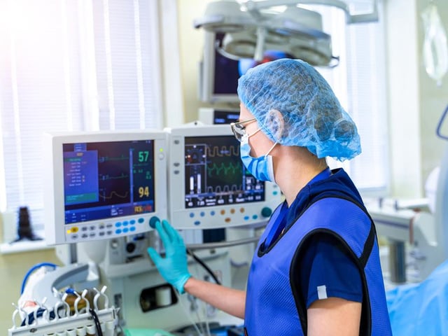In the week ending 30 August, there were three new patients admitted to intensive care who ever had Covid-19.