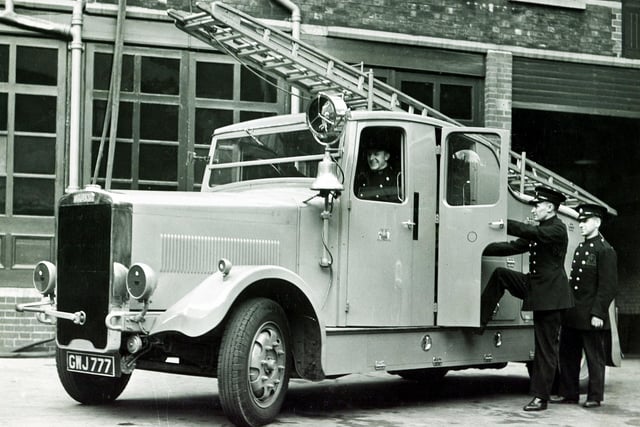 This pump, which had just been put into commission with Sheffield Fire Brigade, could operate 700 to 900 gallons of water a minute.  Mounted on a 45 hp chassis it carried 2,000 feet of hose, a 40-gallon tank of water and all the apparatus for modern fire-fighting, October 3, 1941