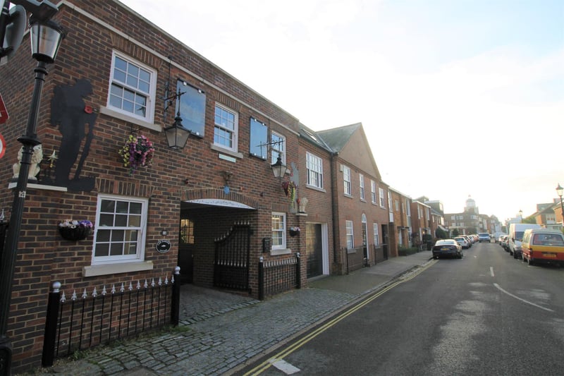 St Thomas's Street, Old Portsmouth - 5 bed town house - £1.115m
