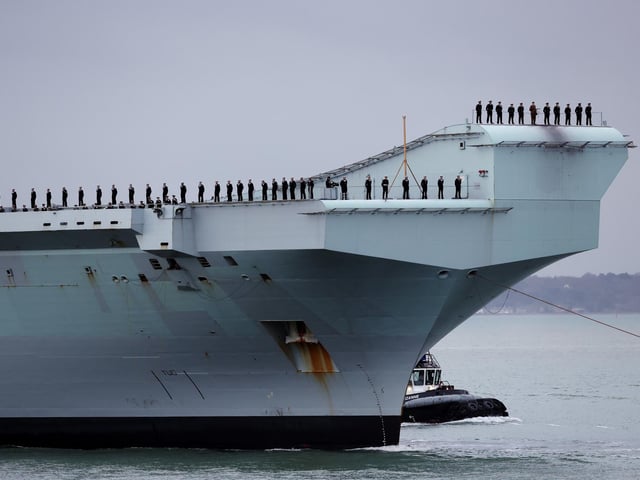 HMS Queen Elizabeth returns to Portsmouth.