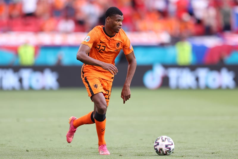 Everton have been named the odds-on favourites to sign PSV skipper Denzel Dumfries. The dynamic right-back impressed at Euro 2020 with the Netherlands, and is also a key target of Italian giants Inter, who won Serie A last season. (SkyBet)