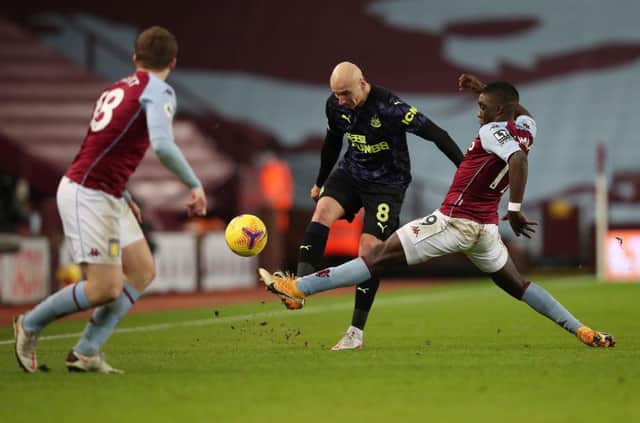 BIRMINGHAM, ENGLAND - JANUARY 23: Marvelous Nakamba of Aston Villa and Jonjo Shelvey of Newcastle United battle for the ball during the Premier League match between Aston Villa and Newcastle United at Villa Park on January 23, 2021 in Birmingham, England. Sporting stadiums around England remain under strict restrictions due to the Coronavirus Pandemic as Government social distancing laws prohibit fans inside venues resulting in games being played behind closed doors. (Photo by Clive Brunskill/Getty Images)