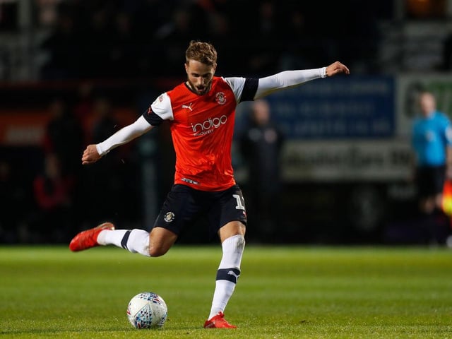 Ex-Hibs midfielder who helped the club win the Championship. Dropped out of the Hatters’ starting XI prior to football’s postponement.