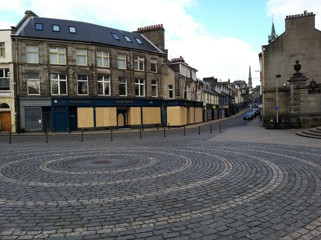 Onwer of Seven Kings pub in Bridge Street, Dunfermline appears to have taken extra safety measures during UK lockdown