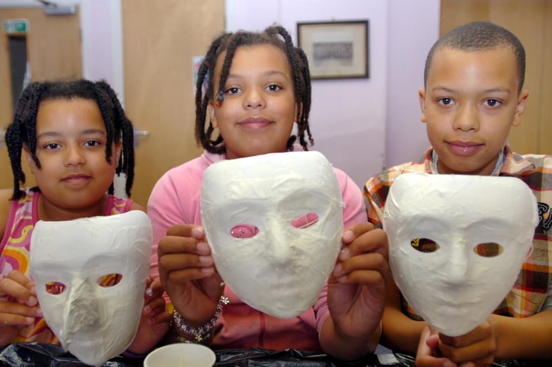Who do you recognise in this 2008 mask making scene from Horden?