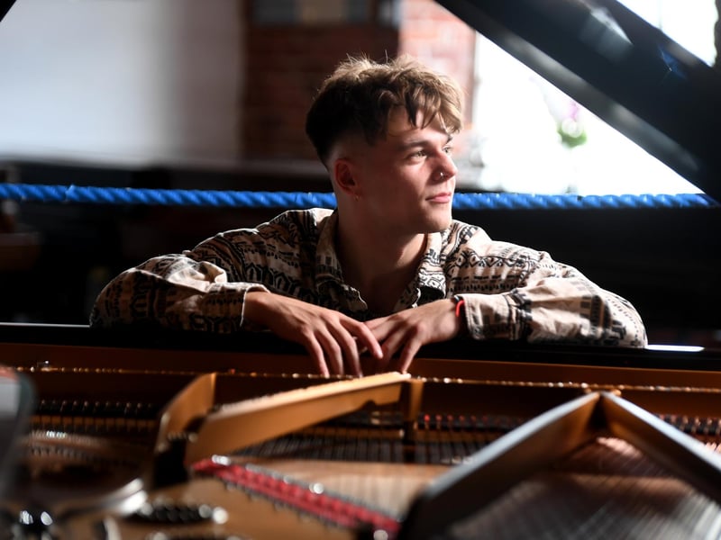 Pianist Ellis Arey presents a masterclass in atmosphere and technique. His programme navigates the intricate sound worlds of Alexander Scriabin and Claude Debussy, alongside works by Tchaikovsky, Mark Francis, and Federico Mompou. 