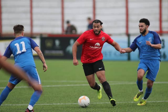 Jahren Barrow takes on the Heather defence.