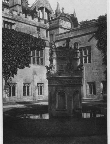 This former Augustinian priory and ancestral home of Lord Byron is said to be home to spirits such as the Black Friar, Goblin Friar, Rose Lady and terrifying White Lady.