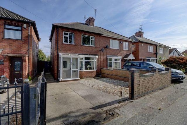 Viewed 666 times in the last 30 days, this three bedroom house is "ready to move straight into". Marketed by Doorsteps.co.uk, 020 8128 0677.