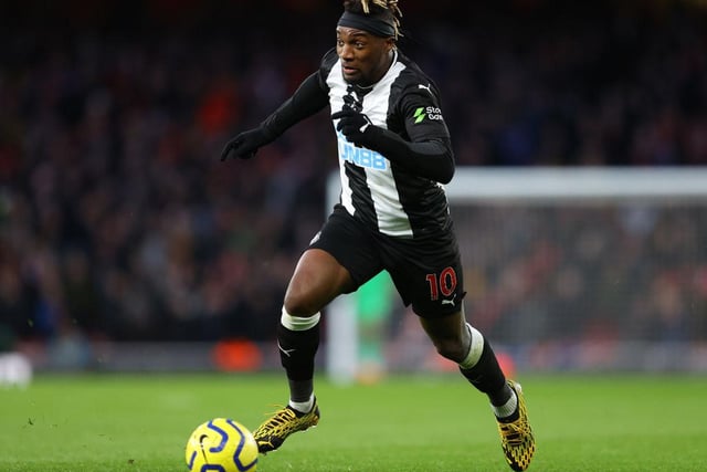 Wolves and Crystal Palace are keeping a close eye on Allan Saint-Maximin with problems emerging between the Frenchman and Steve Bruce. (Daily Mail)