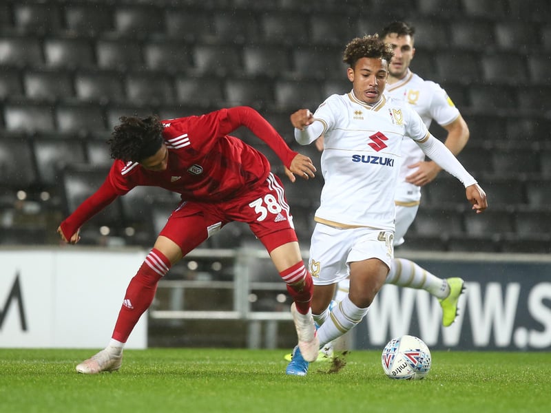 Ben Davis has signed for Oxford United on a two-year deal. The midfielder made one senior appearance for Fulham last season and was a regular for their U23 side.