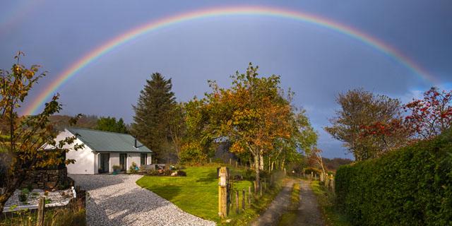 A perfect walking holiday, Ar Tearmann is a wonderful romantic stay. With 12 Munros in The Cullin Range as well as the Trotternish Ridge close by, it's a top recommendation for a getaway.