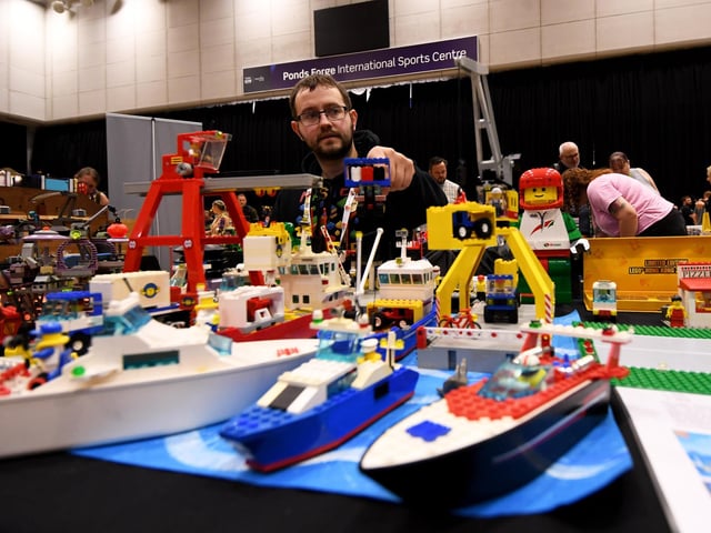 The event for LEGO fans showed speed building competitions, large scale displays, activities, traders selling loose bricks, new LEGO sets, retired LEGO sets, minifigures & accessories plus a dedicated building area.