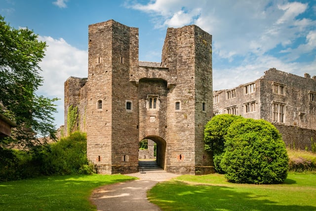The tower windows of this castle’s remains are allegedly roamed byThe Lady in Blue, who lures people in after locking eyes with them on the ground below. Elsewhere in the castle, there is said to be The Lady in White, who patrols the abandoned dungeons waiting for her long-dead sister to release her.