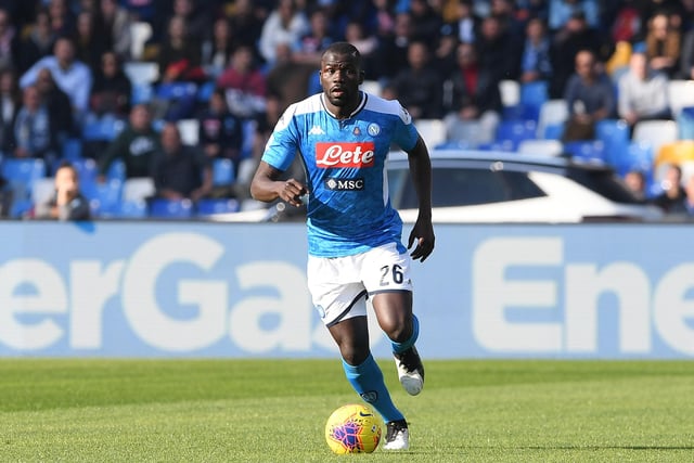 Manchester United are leading the race to sign Napoli's 26-year-old Senegal defender Kalidou Koulibaly, who is also wanted by Real Madrid and Paris St-Germain. (Express)