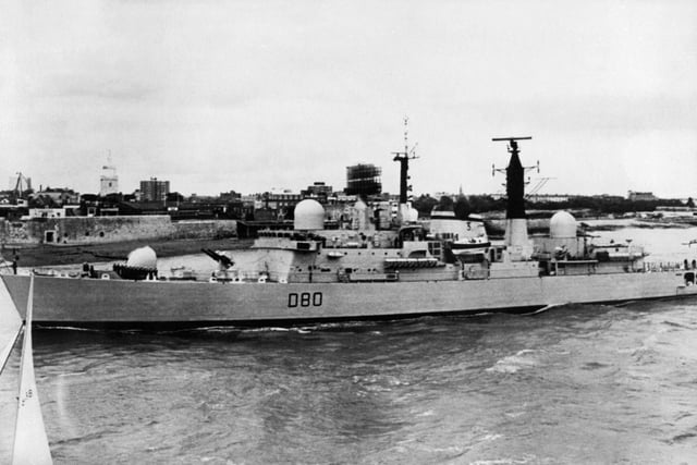 A 1980 photo shows HMS Sheffield of the Royal Navy. The destroyer was hit and sunk by an Exocet missile fired from an Argentinian land-based Super Etendard fighter bomber 04 May 1982 during Falklands (Malvinas). The Argentine government on December 05, 2003 said Britain has admitted that nuclear weapons were on some navy vessels.