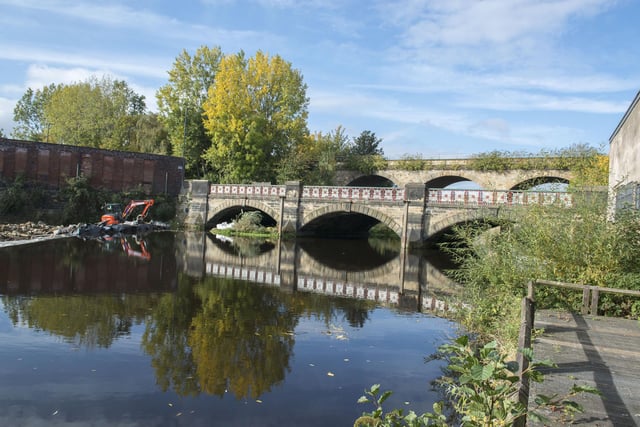 This is a route with a more urban flavour. The five-mile walk runs from Lady's Bridge in the city centre to the boundary with Rotherham at Meadowhall, passing through Sheffield's industrial east end. There are links to the Upper Don Walk and to the Sheffield Canal at Tinsley.