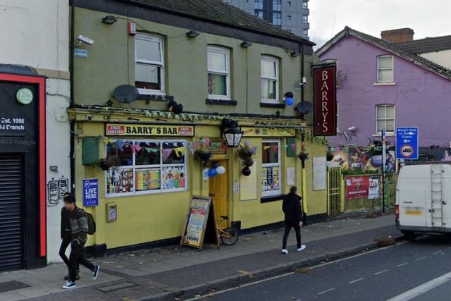Popular Jamaican themed pub on London Road, close to Bramall Lane, with its food and beer praised in Google reviews. Rated 3.9