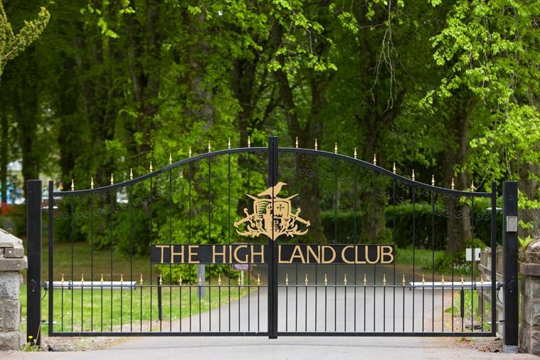 There's plenty beyond the gates of the Highland Club - with apartments for 2, 4 and 6 people and a range of facilities.