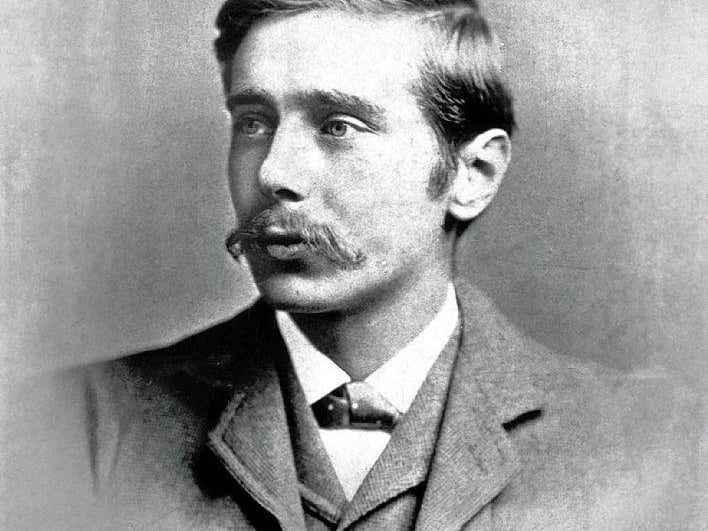 Another great writer to have lived in Portsmouth was H.G. Wells, who wrote The War of the Worlds in the late 1890s. He came to Portsmouth for two years but admitted to despising the city, calling it ‘the most unhappy, hopeless period of my life.’