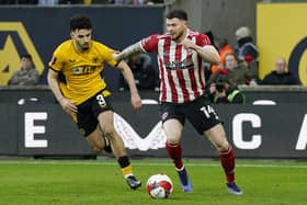 Oliver Burke of Sheffield United gets clear of Rayan Ait-Nouri of Wolverhampton Wanderers: Andrew Yates / Sportimage