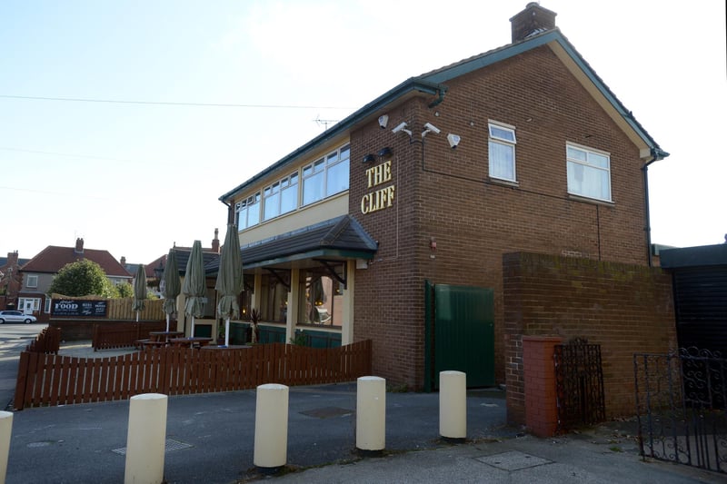 The Mere Knolls Road pub boasts an average 4.5* rating from 208 reviews