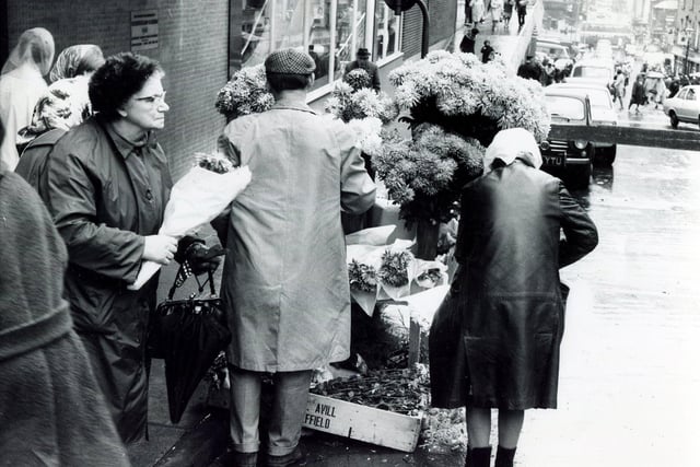 Market traders working in Dixon Lane, Sheffield, November 11, 1967