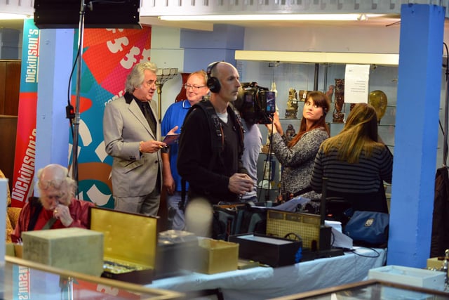 David Dickinson filming at Boldon Auction Gallery in 2016.