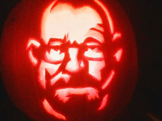 Such a realistic man carved by Alison Barlow.