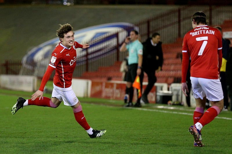 Ex-football Kevin Campbell has urged Leeds United to make a move for Barnsley ace Callum Styles this summer. He's suggested the £8m-rated ace could make the transition to the Premier League and seamlessly slot into the Whites side. (Football Insider)