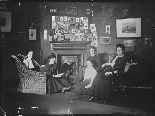 The doctor’s Sitting Room at Leith Hospital in 1906.