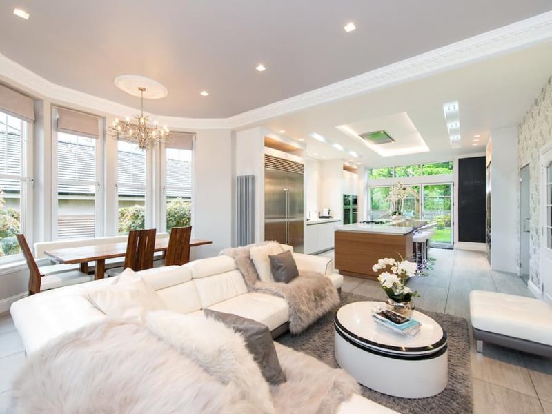 Open plan living room / dining room / kitchen.