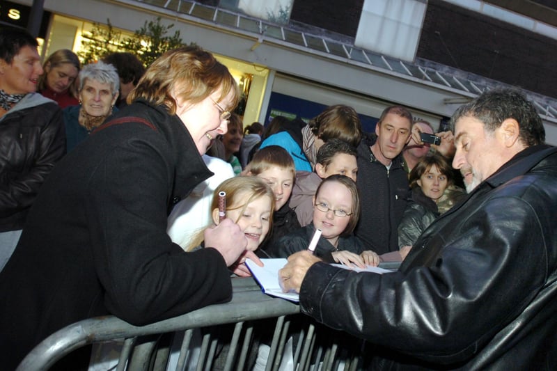 The stars of Sunderland's 2008 panto - Aladdin - took time to sign autographs at the Yuletide Wishes Experience. Did you get to meet them?