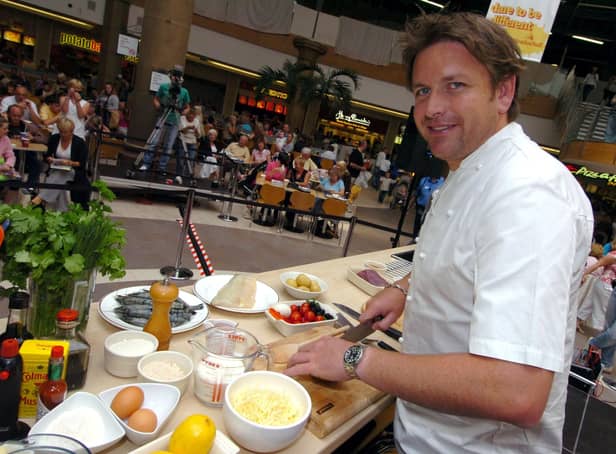 CLEBRITY CHEF JAMES MARTIN  Celebrity Chef James Martin starts his cookery demonstration at the Oasis, Meadowhall.   14 August 2008 