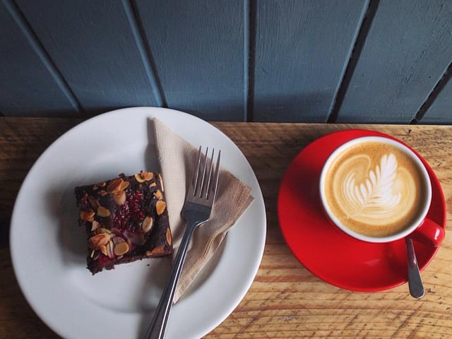 Red Kite Cafe brews delicious coffees using the Janzoon blend from Artisan Roast, and also stocks fragrant teas from Anteaques’. Also on offer is a seasonal menu featuring local produce. 7-8 Cadzow Place, EH7 5SN